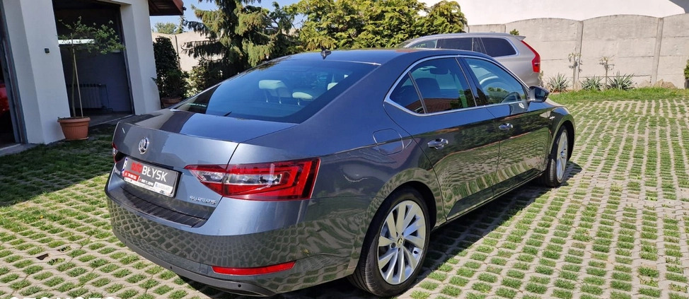 Skoda Superb cena 109900 przebieg: 74500, rok produkcji 2018 z Kępno małe 352